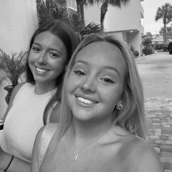 Meet your Posher, Katie - Picture 1 of 1